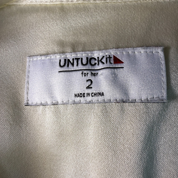 UNTUCKit For Womens Ivory Silk Button Top Size 2 Classic Luxury Preppy Workwear - Picture 4 of 6